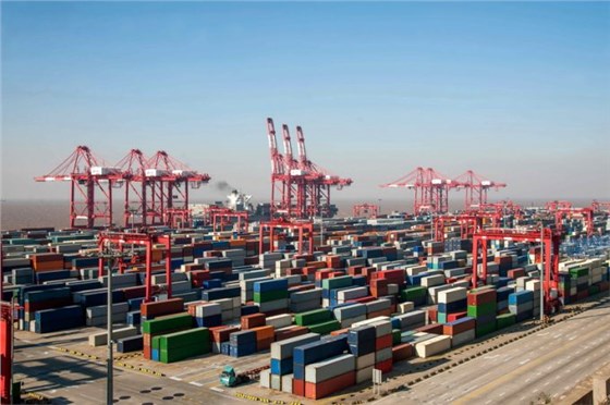 亚欧集装箱海运公司为争夺市场份额而下调海运费