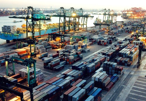影响港口集装箱运量的因素主要有哪些？