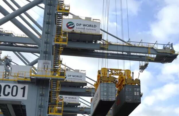 伦敦集装箱码头迎来首艘超巴拿马型船 伦敦集装箱码头迎来首艘超巴拿马型船