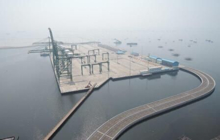 日本邮船联合建造的雅加达新集装箱码头投入商业运营 日本邮船联合建造的雅加达新集装箱码头投入商业运营