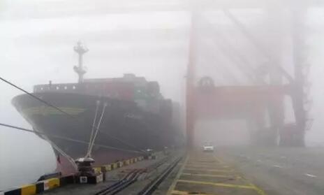 雾霾太大，上海港口数百艘船舶滞航！