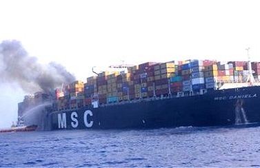 集装箱船MSC Daniela发生火灾
