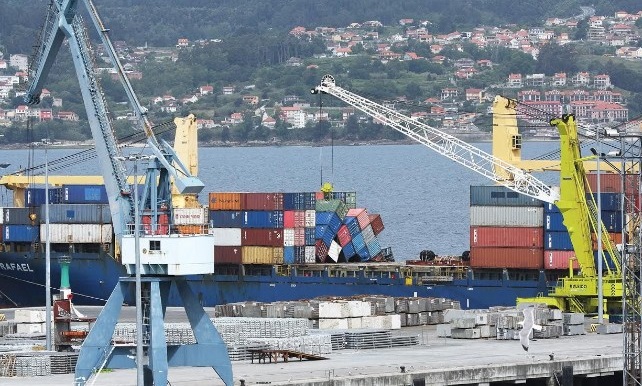 货船San Rafael发生集装箱倒塌移位，停靠维哥港