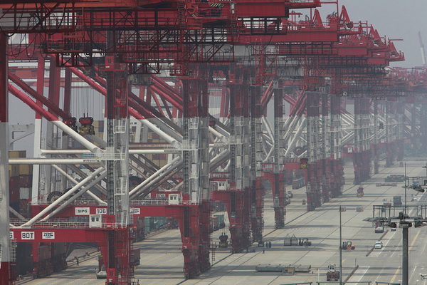 上海港口集装箱吞吐量五月份上升了15%