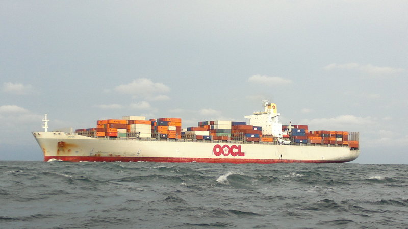 东方海外超大型船OOCL Japan在苏伊士运河搁浅