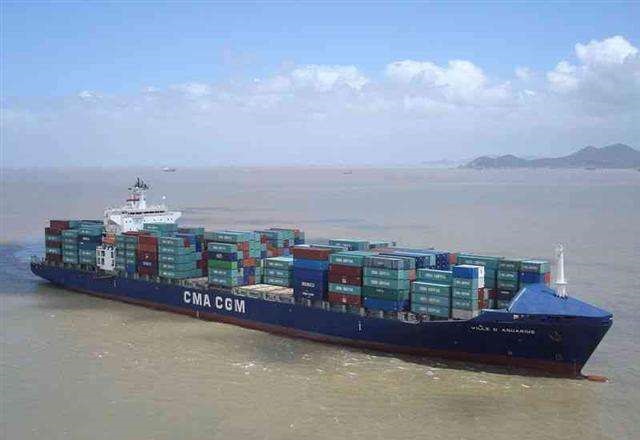 船舶市场：航运公司应该订购超大型集装箱船吗？