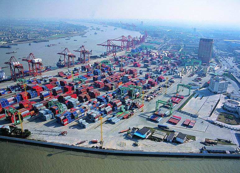 上海港集装箱吞吐量创历史新高