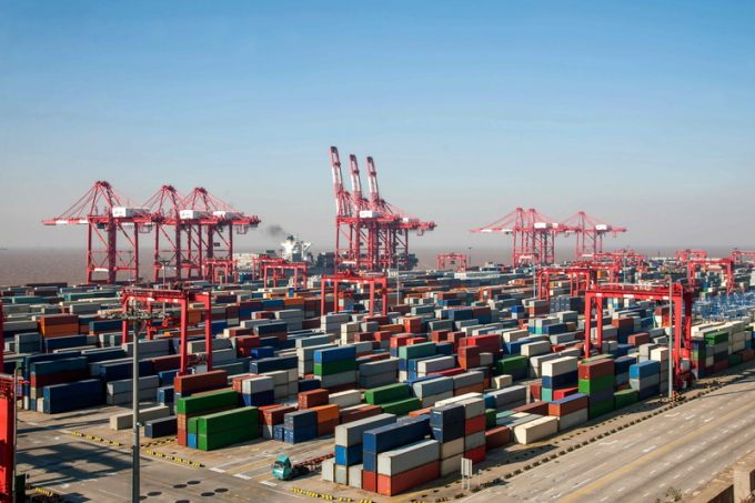 亚欧集装箱海运公司为争夺市场份额而下调海运费
