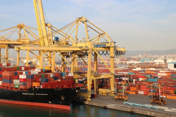 集装箱海运公司正在降低海运费以争夺市场份额：SCFI