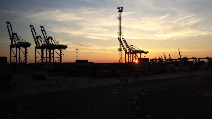 费利克斯托港仍然延误严重，东方海外将服务转移到南安普敦港