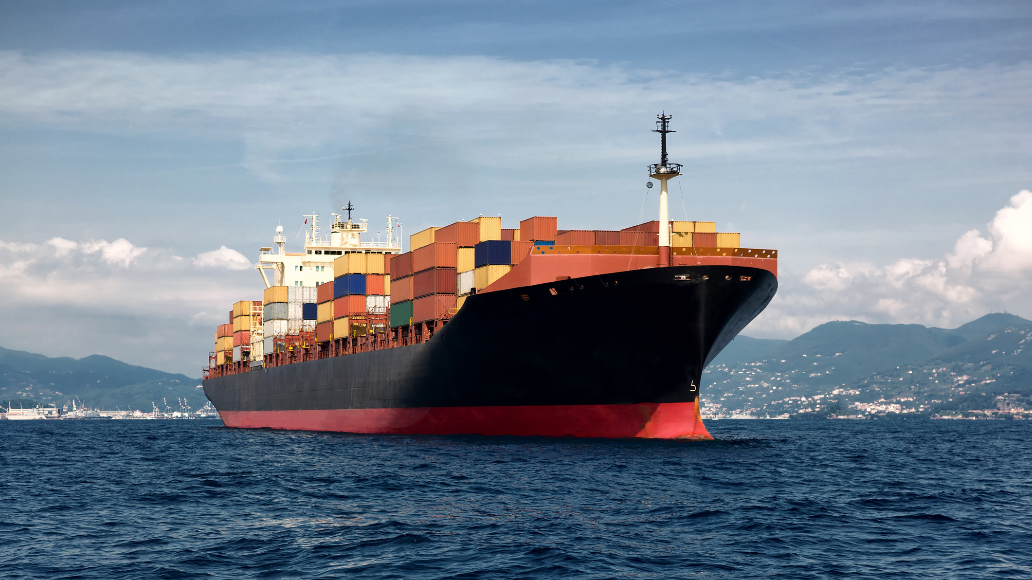 全球变暖极地冰的融化使第一艘商业集装箱船运往北极航线 全球变暖极地冰的融化使第一艘商业集装箱船运往北极航线