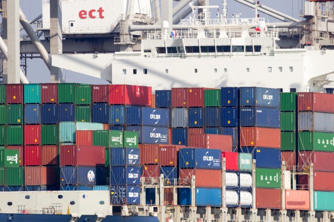 集装箱海运公司为稳定亚欧运力所作的努力使即期海运费保持稳定
